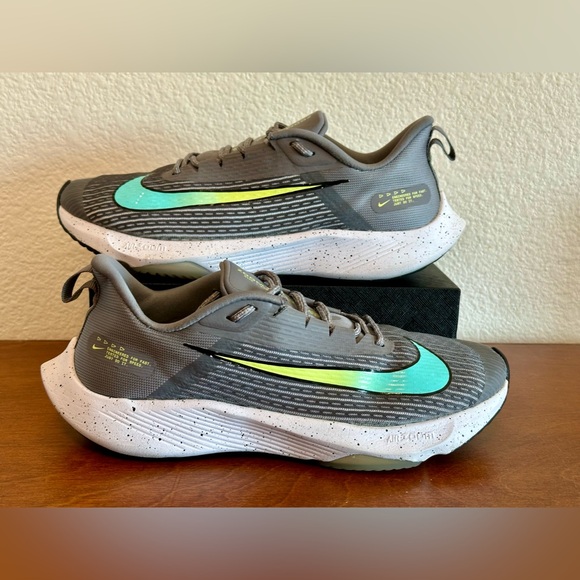 Nike Kids Air Zoom Speed 2 (GS)
Running Shoes Size 7Y
Gunsmoke/Dynamic Turquoise - Picture 2 of 12